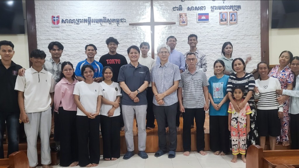 Apologetics training class at Cambodia Methodist Bible School