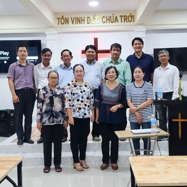 Sightline global representatives in Vietnam for Christian apologetics training